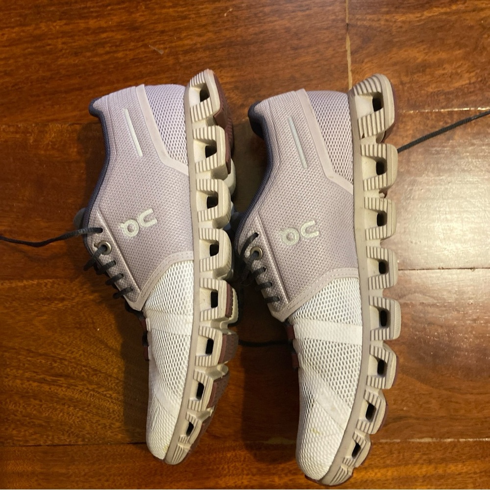 On Cloud Women’s 8.5